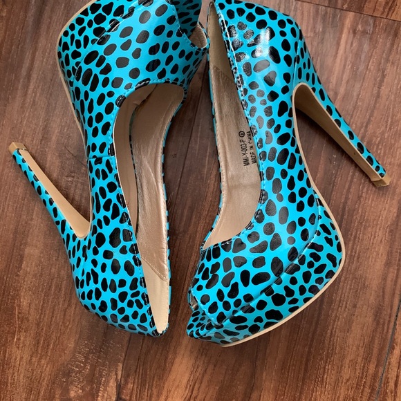 Heels - Picture 3 of 4